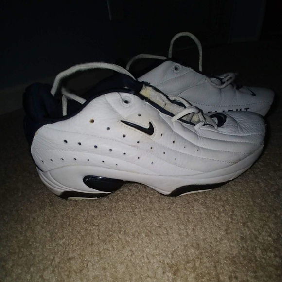 Nike basketball shoes - Picture 2 of 2